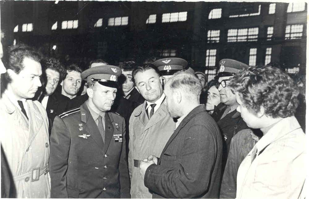 csm_2.9._Pervyi_kosmonavt_JU.A.Gagarin_v_gostjakh_u_rabotnikov_LMZ._25_avgusta_1962_g._5fc1032a0c.png